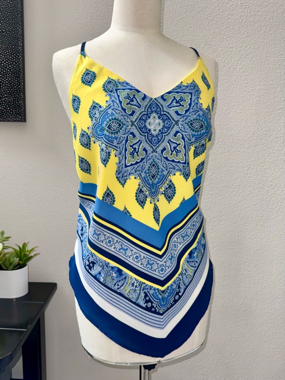*NWT* By&By Women's Blue & Yellow Halter Tank Top Handkerchief Bottom -Large